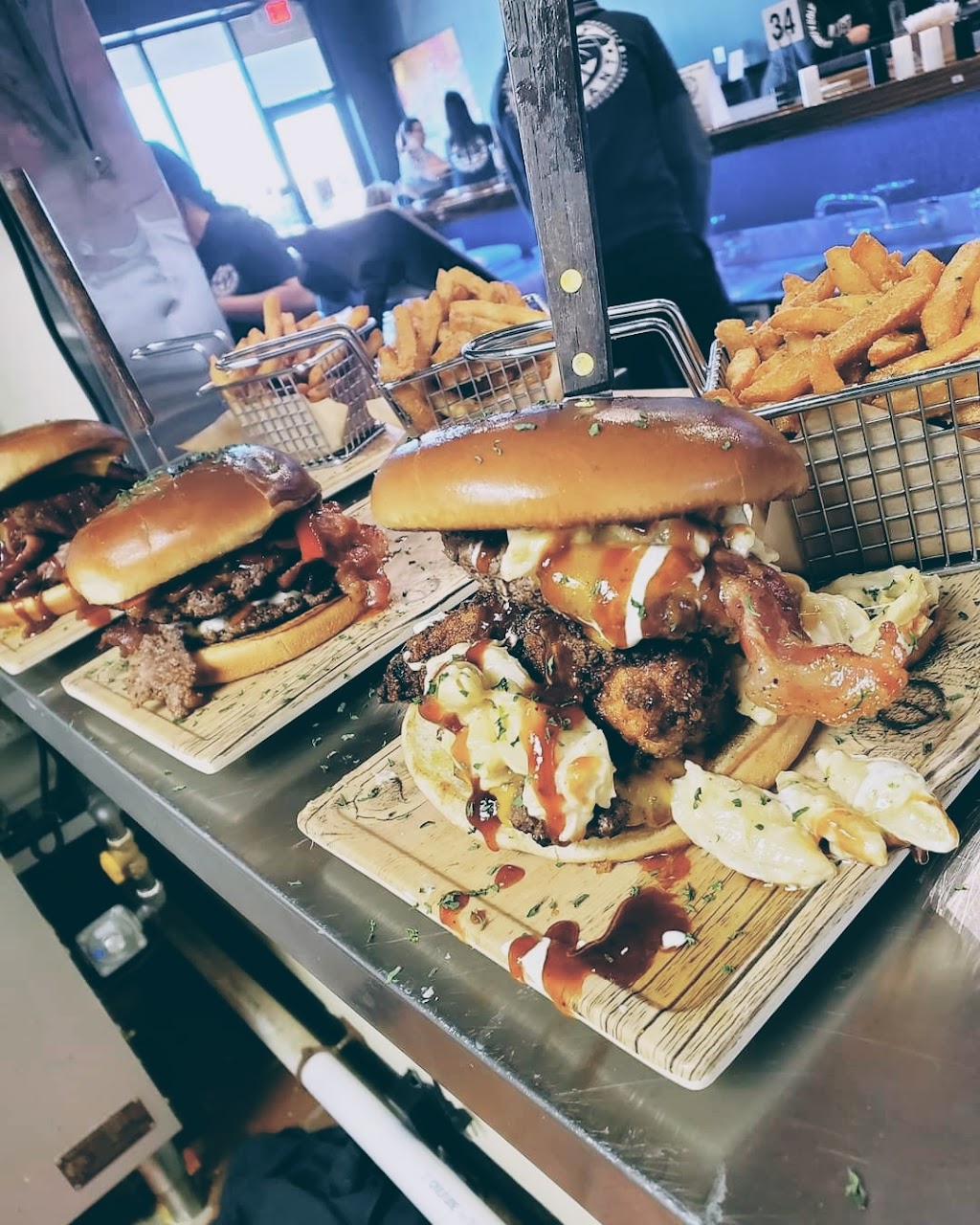 The Angry Elephant Burgers, Brew & Que | restaurant | 111 E 47th St S, Wichita, KS 67216, USA | 3167965087 OR +1 316-796-5087