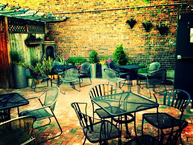 Big Chicks | night club | 5024 N Sheridan Rd, Chicago, IL 60640, USA | 7737285511 OR +1 773-728-5511