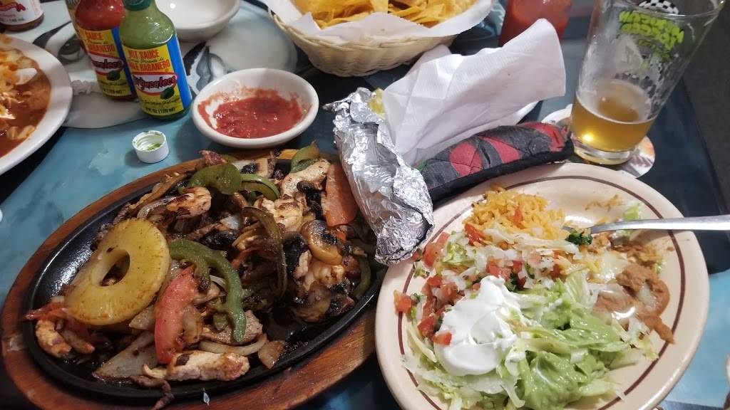 Playa Azul | restaurant | 701 E 30th Ave, Hutchinson, KS 67502, USA | 6206637004 OR +1 620-663-7004