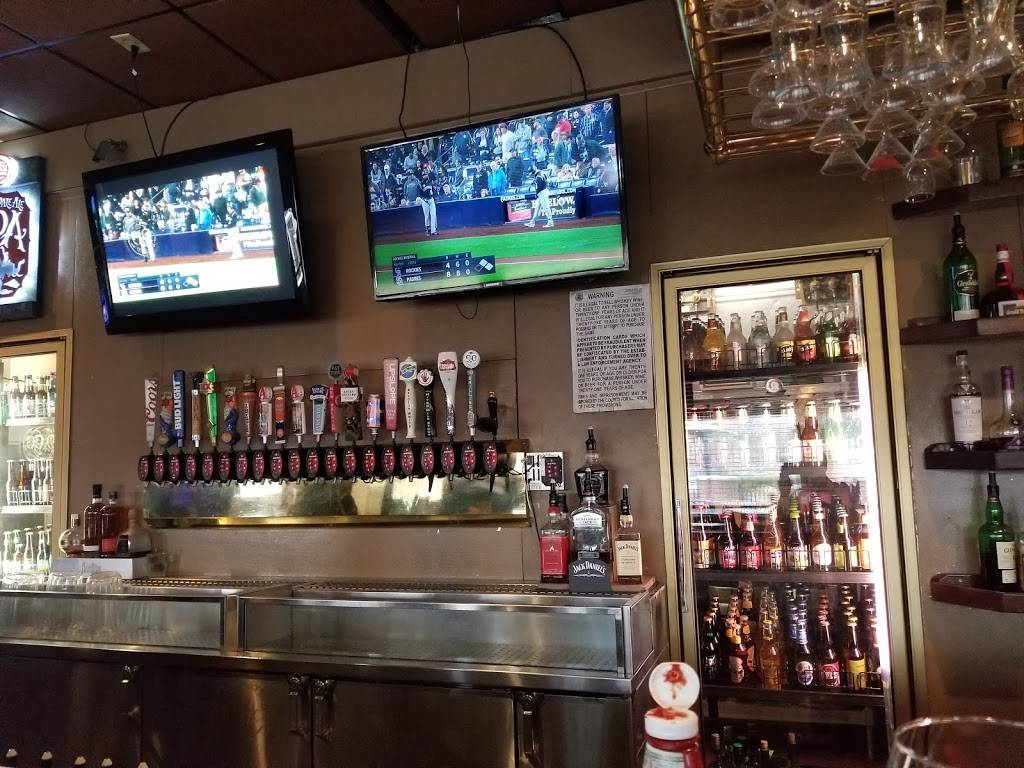 Vinnys Bar & Grill | restaurant | 7101 Tower Rd, Denver, CO 80249, USA | 3033734177 OR +1 303-373-4177