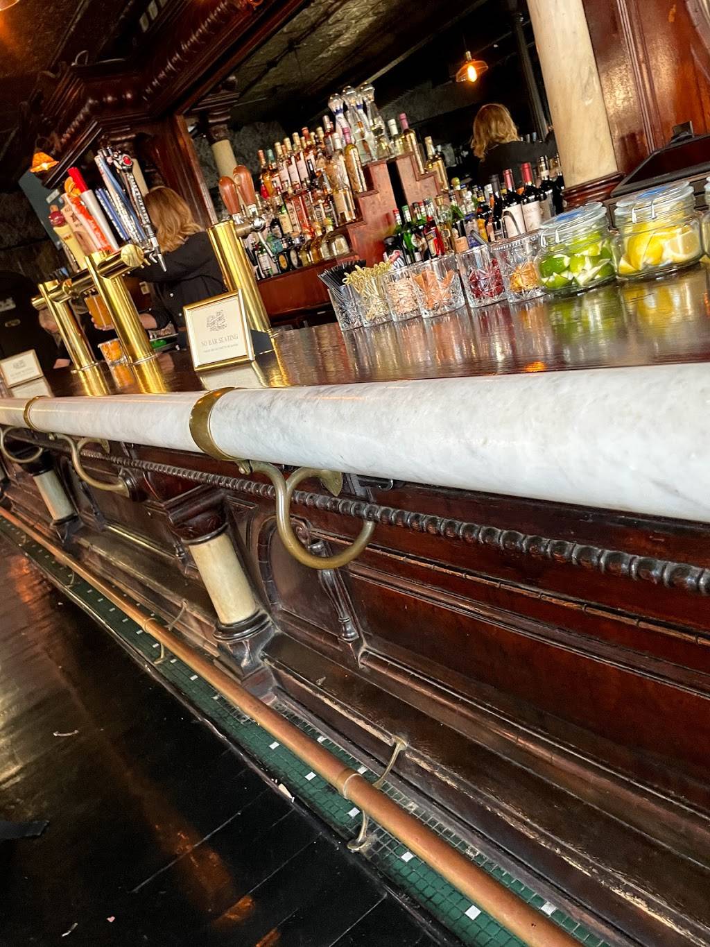 Court Street Tavern | restaurant | 449 Court St, Brooklyn, NY 11231, USA | 9292980321 OR +1 929-298-0321