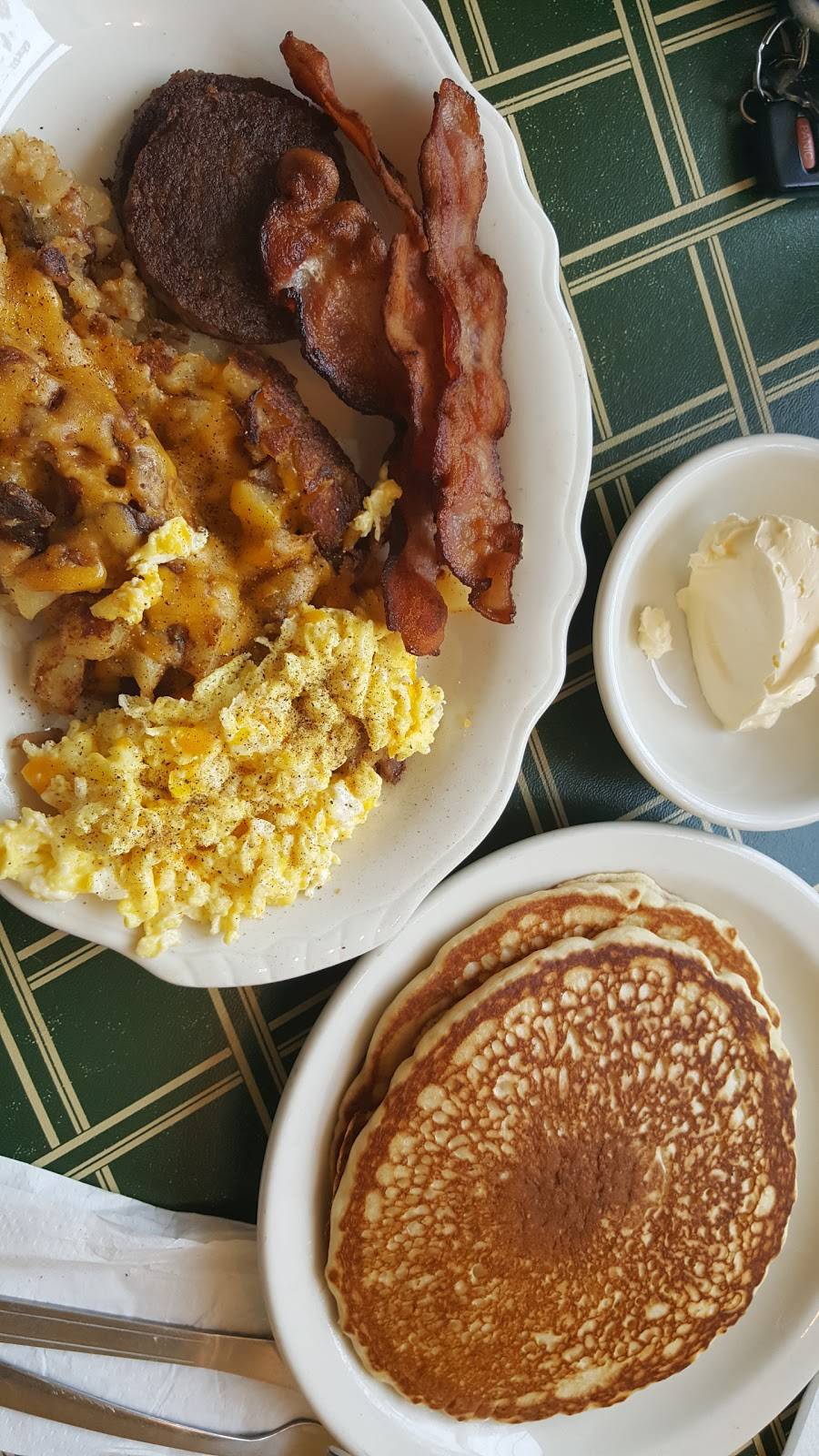 Grill N Cafe | cafe | 2613 W State St, Milwaukee, WI 53233, USA | 4142434123 OR +1 414-243-4123