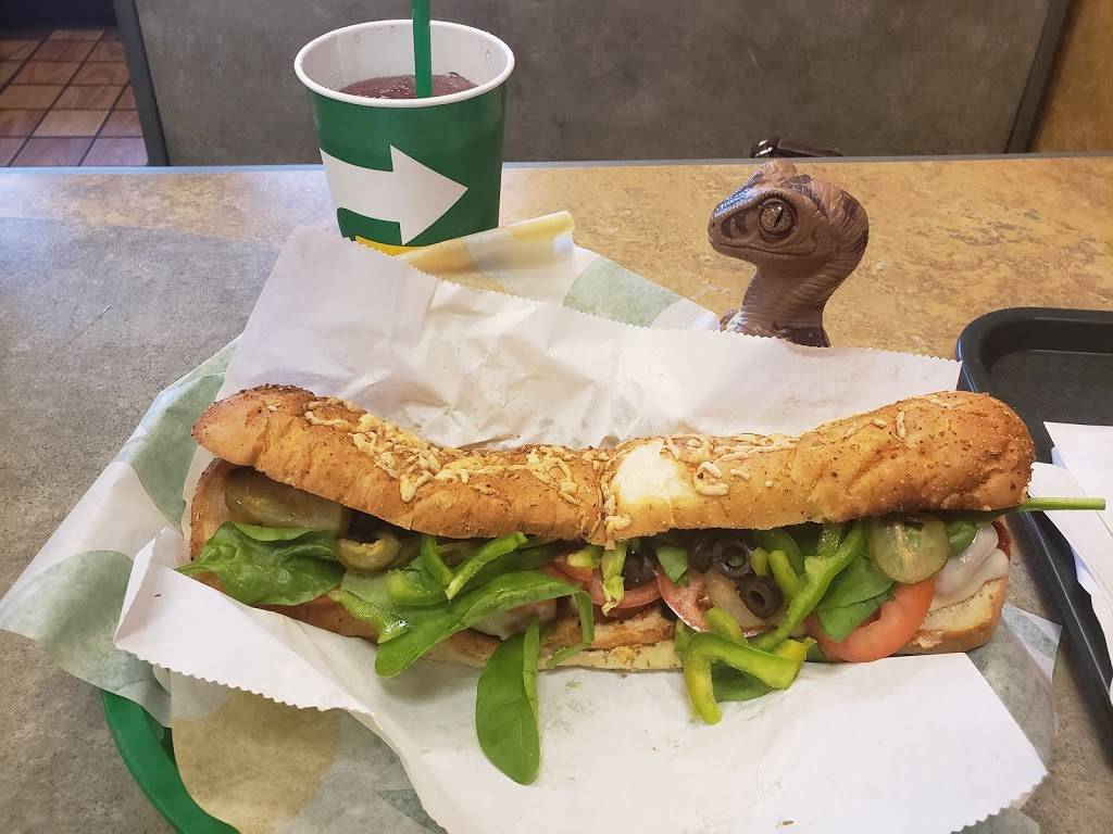 Subway | restaurant | 33333 Vine St, Eastlake, OH 44095, USA | 4409466133 OR +1 440-946-6133