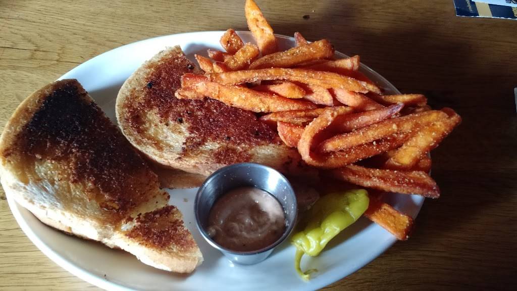 McMenamins East 19th Street Café | restaurant | 1485 E 19th Ave, Eugene, OR 97403, USA | 5413424025 OR +1 541-342-4025