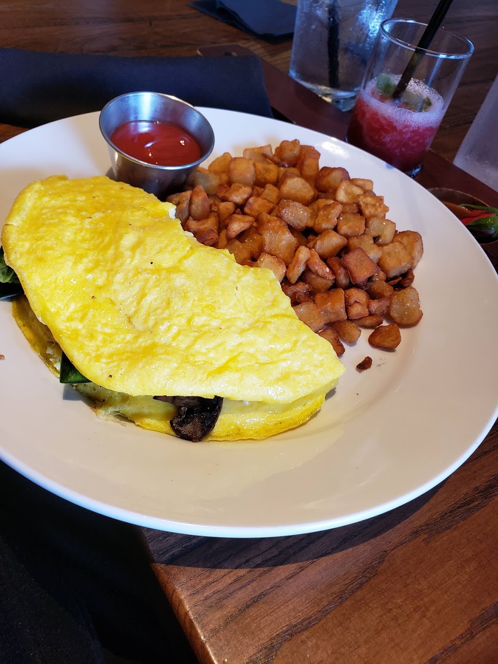 The Social House | restaurant | 1705 N Collins St #101, Arlington, TX 76011, USA | 6822763830 OR +1 682-276-3830