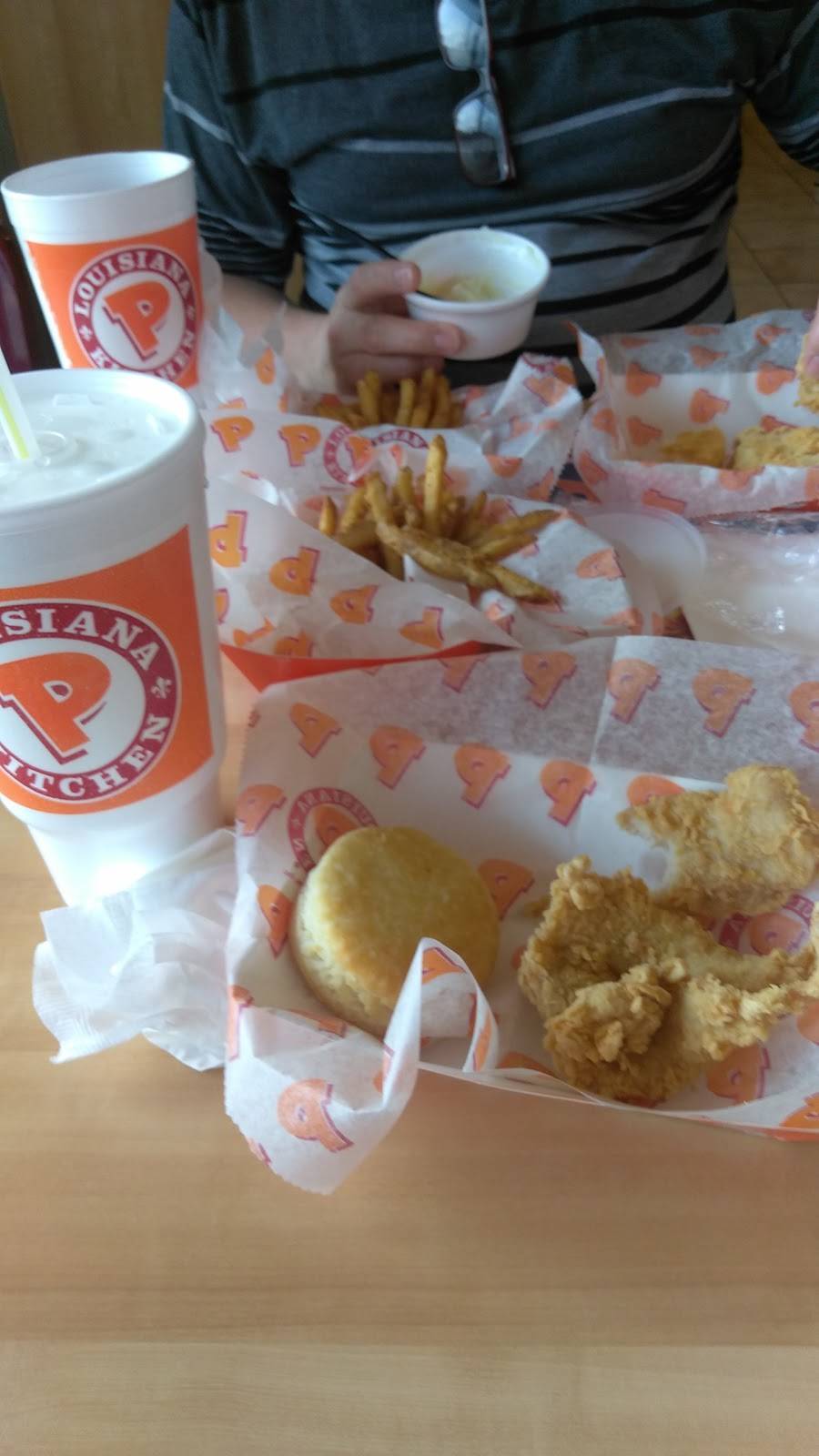 Popeyes Restaurant | restaurant | 3211 Farm to Market 1960 Rd W, Houston, TX 77068, USA | 2815831331 OR +1 281-583-1331