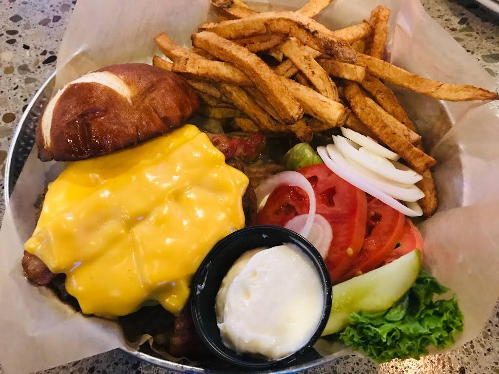 Carmodys Grille | restaurant | 4905 Grand Ave, Pittsburgh, PA 15225, USA | 4124581813 OR +1 412-458-1813