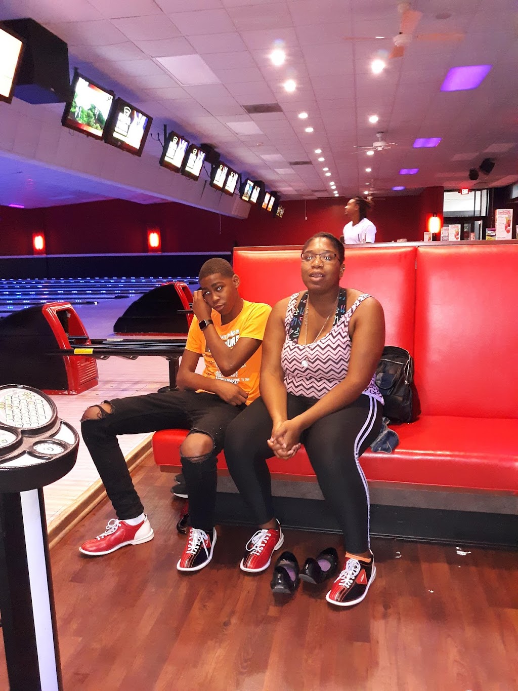 Bowlero Richmond | restaurant | 6540 W Broad St, Richmond, VA 23230, USA | 8042820537 OR +1 804-282-0537