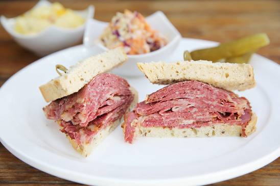 Howards Famous Corned Beef and Deli | restaurant | 3571 N Federal Hwy, Boca Raton, FL 33431, USA | 5619480303 OR +1 561-948-0303