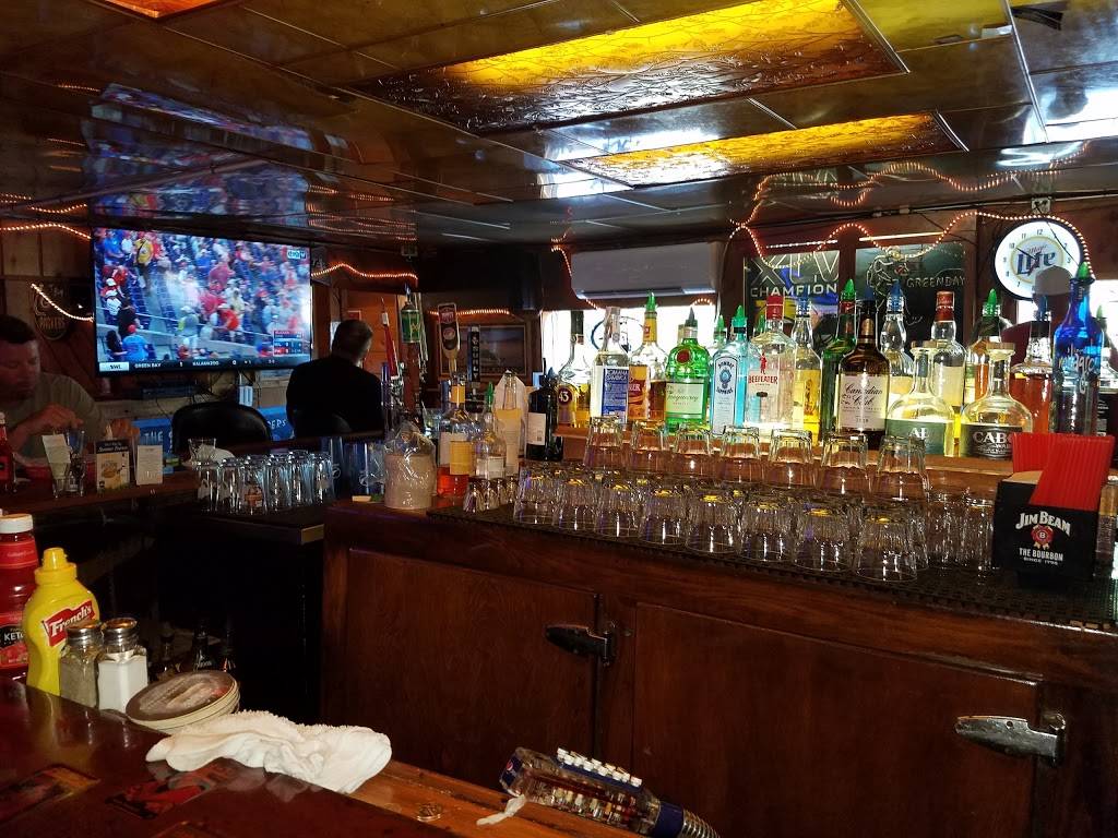 Villa Tap | restaurant | 2302 Packers Ave, Madison, WI 53704, USA | 6082449627 OR +1 608-244-9627