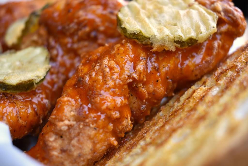 Myrtles Chicken and Beer | restaurant | 13 Market Square, Knoxville, TN 37902, USA | 8655072667 OR +1 865-507-2667