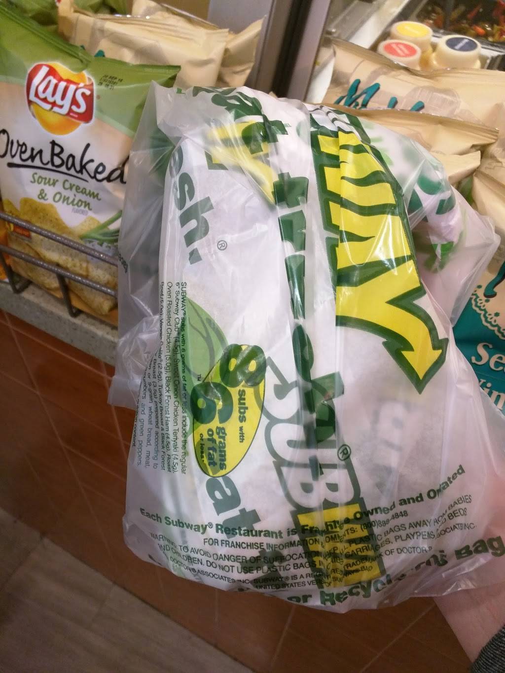 Subway Restaurants | restaurant | 10000 W OHare Ave, Chicago, IL 60666, USA | 7734629942 OR +1 773-462-9942