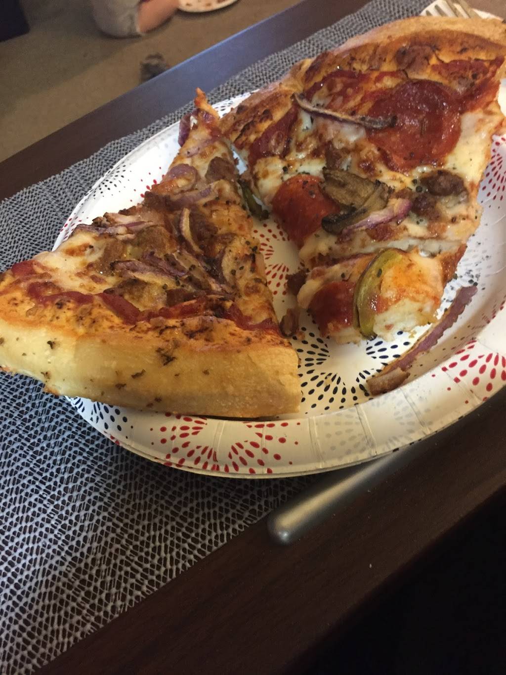 Pizza Hut | restaurant | 701 N Main St, Huntingburg, IN 47542, USA | 8126830130 OR +1 812-683-0130