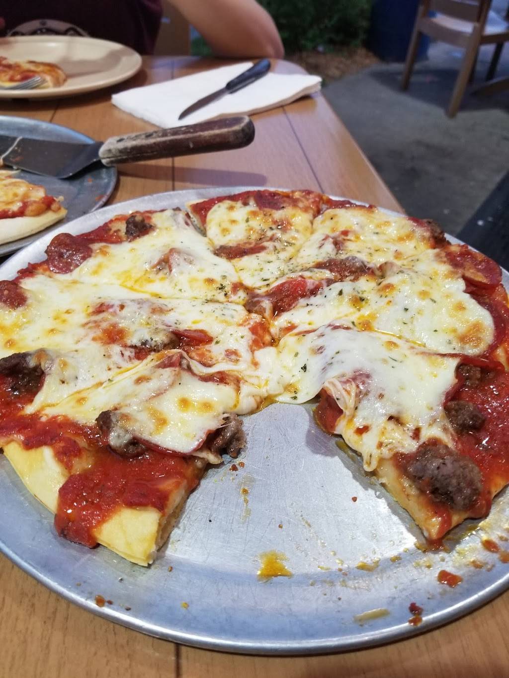 Salernos Pizzeria & Eatery | restaurant | 1716 E Kensington Rd, Mt Prospect, IL 60056, USA | 8476992822 OR +1 847-699-2822