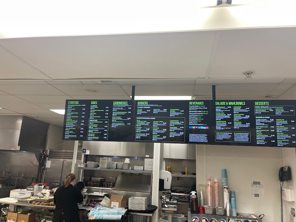 Wahlburgers @ Hy-Vee | restaurant | 14591 Stony Brook Blvd, Omaha, NE 68137, USA | 4026970811 OR +1 402-697-0811