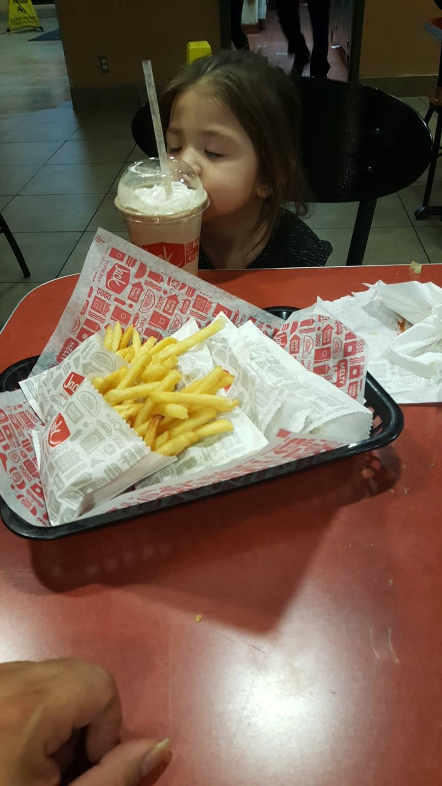 Jack in the Box | restaurant | 21630 Bear Valley Rd, Apple Valley, CA 92308, USA | 7602401746 OR +1 760-240-1746