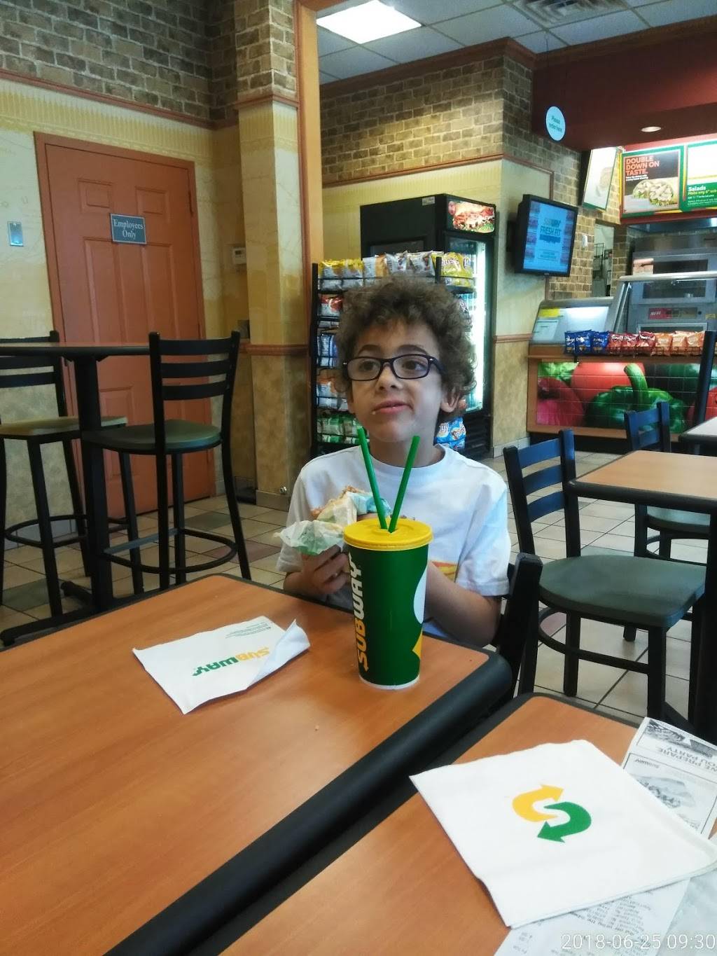 Subway | restaurant | 405 Armory St, Springfield, MA 01104, USA | 4137340200 OR +1 413-734-0200