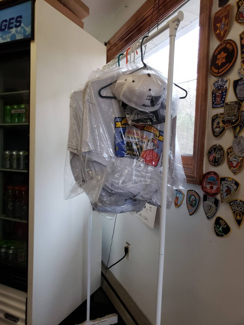 911 Burgers & Dogs | restaurant | 1157 N Westfield St, Feeding Hills, MA 01030, USA | 4137866800 OR +1 413-786-6800