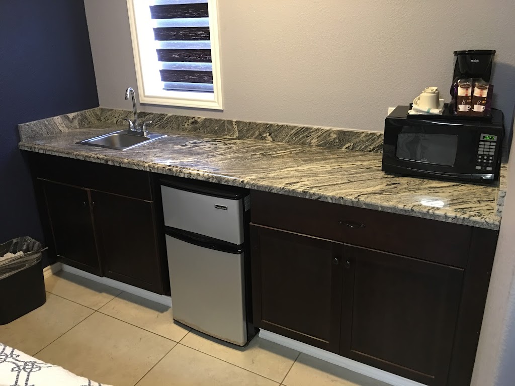 White Sands Restaurant & Bar Motel & Marina | restaurant | 418 TX-100, Port Isabel, TX 78578, USA | 9569432414 OR +1 956-943-2414