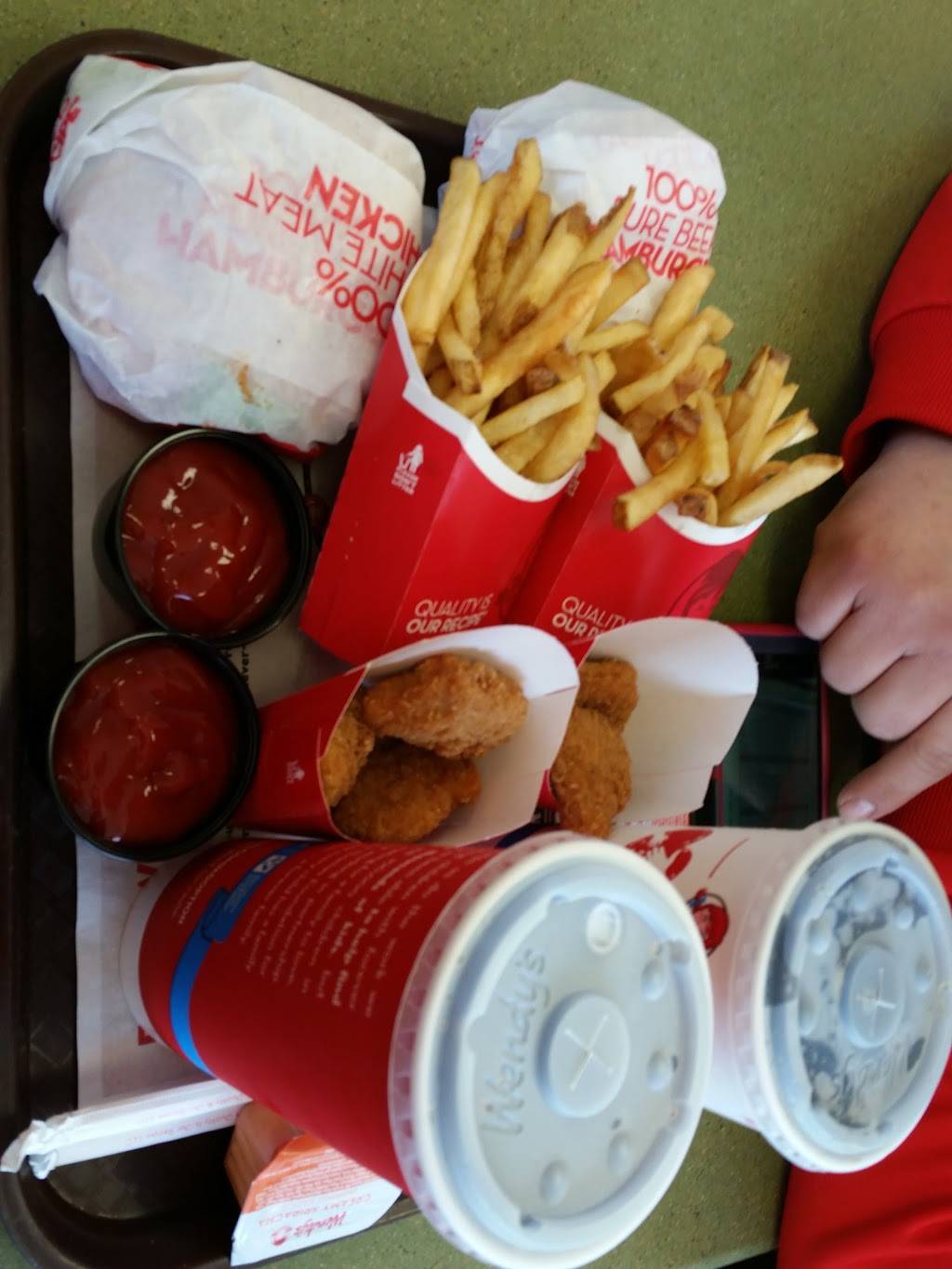 Wendys | restaurant | 765 S Clovis Ave, Fresno, CA 93727, USA | 5592521440 OR +1 559-252-1440