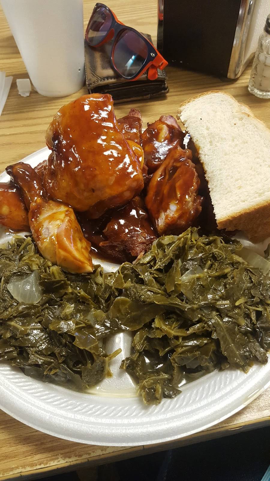 Moms Bar-B-Q House | restaurant | 14062 Vanowen St, Van Nuys, CA 91405, USA | 8187861373 OR +1 818-786-1373