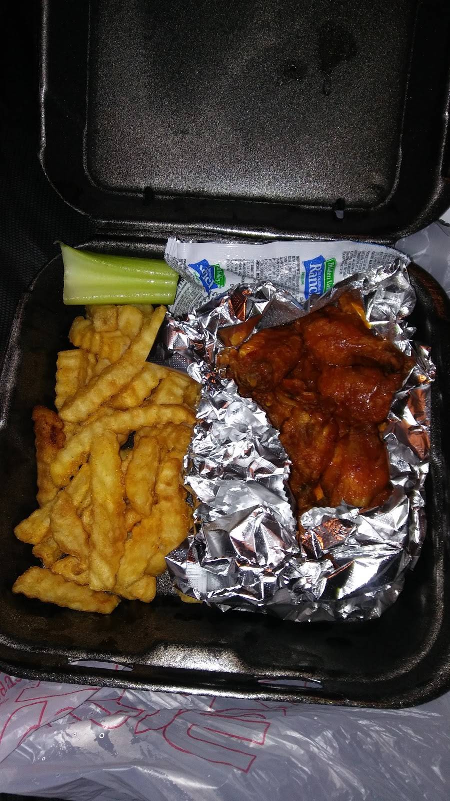 T Town Wings | restaurant | 221 Haynes St, Talladega, AL 35160, USA | 2563621313 OR +1 256-362-1313