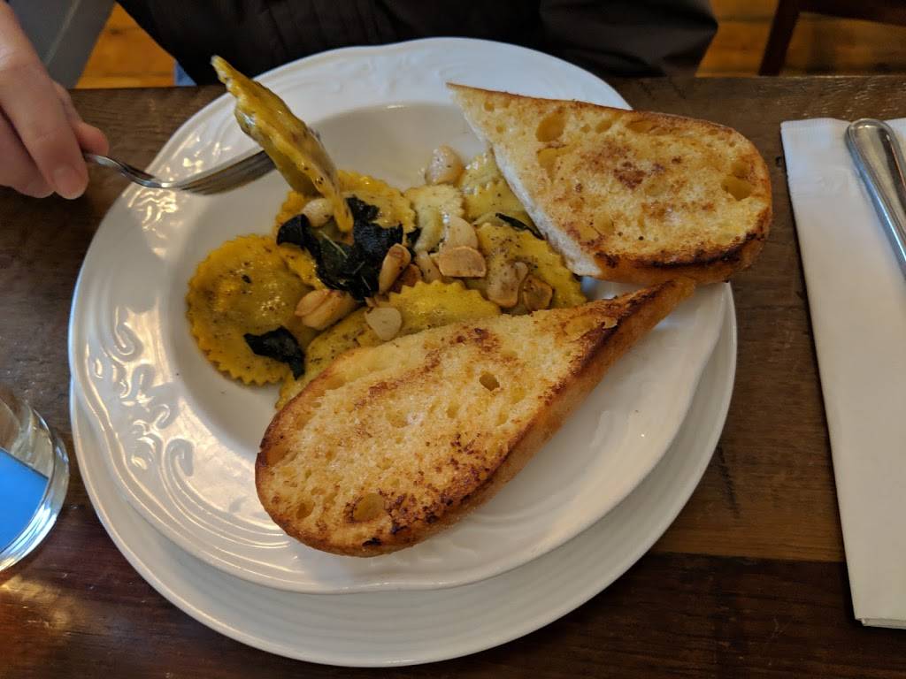 Lloyd House | restaurant | 69 Main St, Mount Albert, ON L0G 1M0, Canada | 9054731885 OR +1 905-473-1885