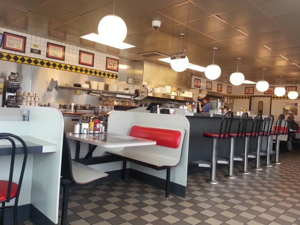 Waffle House | meal takeaway | 301 Little Hills Exy, St Charles, MO 63301, USA | 6369477628 OR +1 636-947-7628