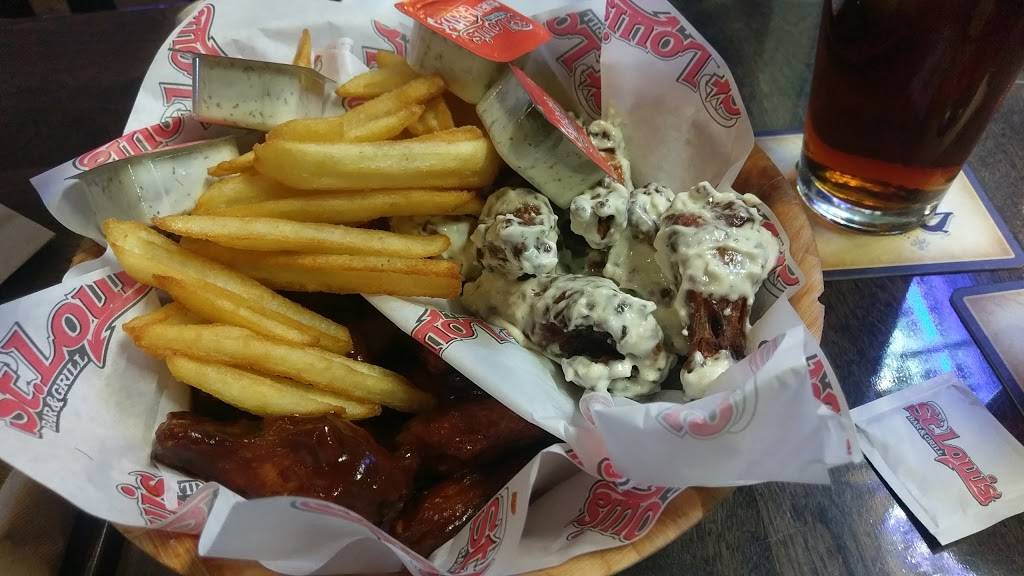 St. Louis Bar & Grill | restaurant | 350 Big Bay Point Rd Unit 11, Barrie, ON L4N 8A8, Canada | 7055034989 OR +1 705-503-4989