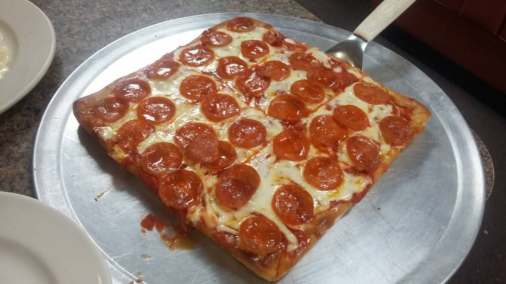 Schianos Italian Restaurant | restaurant | 112 W Market St, Berrysburg, PA 17005, USA | 7173621389 OR +1 717-362-1389