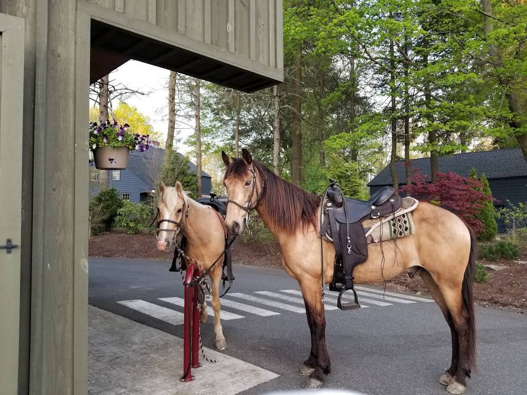 The Barn - Restaurant & Bar | restaurant | 5 Watertown Rd, Morris, CT 06763, USA | 8603616316 OR +1 860-361-6316