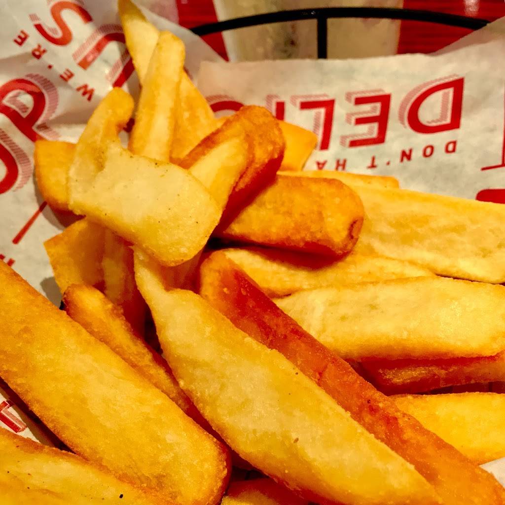 Red Robin Gourmet Burgers and Brews | restaurant | 408 Bellevue Square, Bellevue, WA 98004, USA | 4254539522 OR +1 425-453-9522