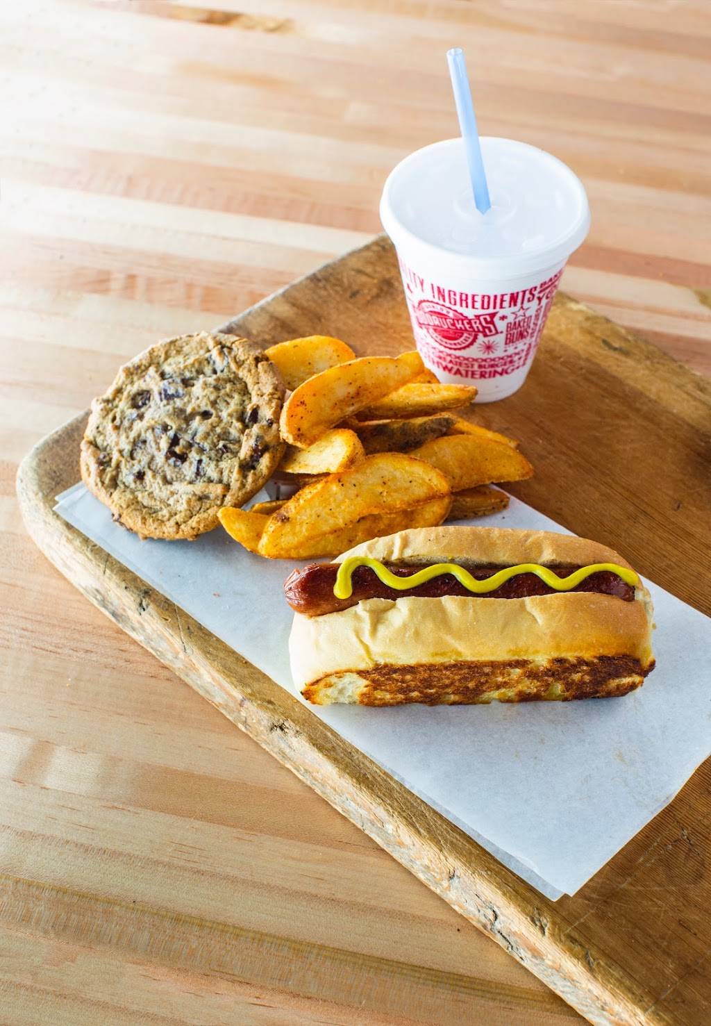 Fuddruckers | restaurant | 711 Lucky Ln, Robinsonville, MS 38664, USA | 6623635825 OR +1 662-363-5825