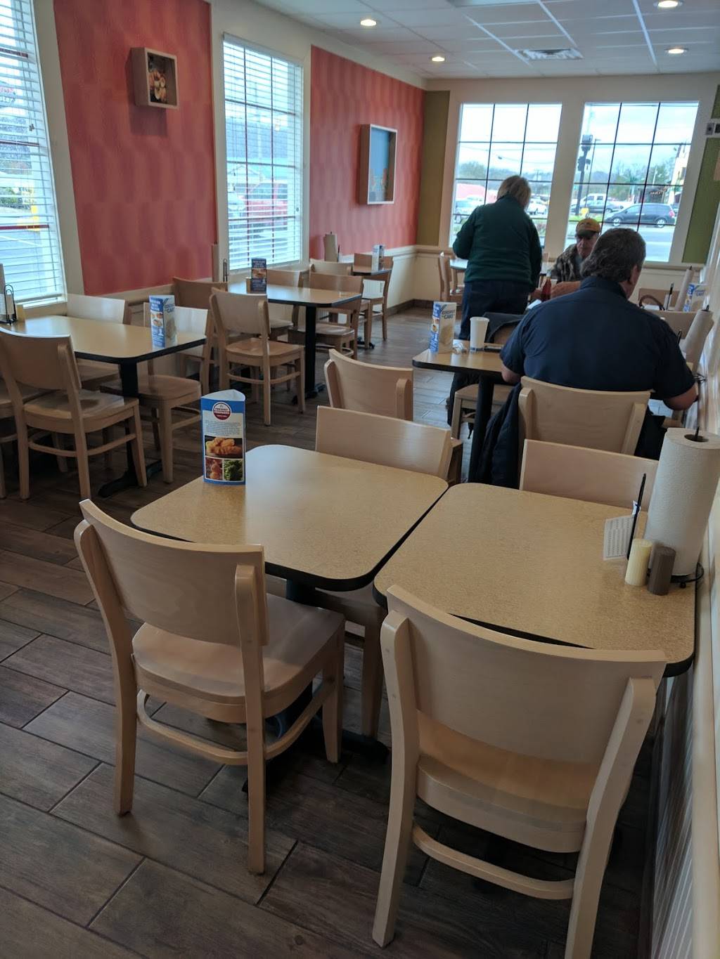 Captain Ds | restaurant | 1843 W Andrew Johnson Hwy, Morristown, TN 37814, USA | 4235870252 OR +1 423-587-0252