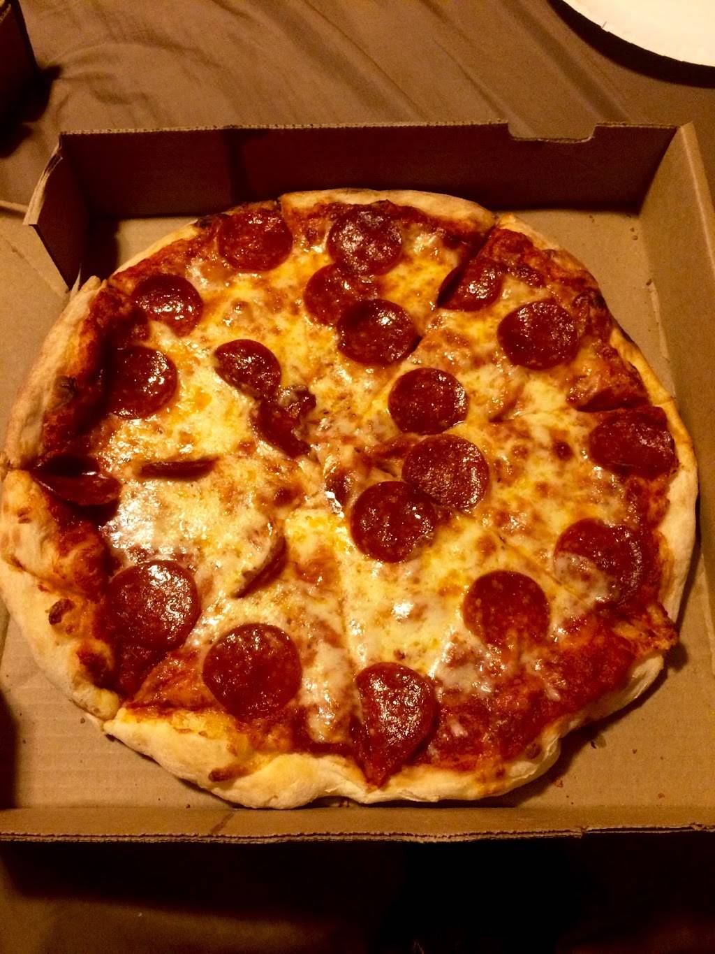 Lombardos Pizza | restaurant | 2307 Lee St SW, Wyoming, MI 49519, USA | 6165345600 OR +1 616-534-5600