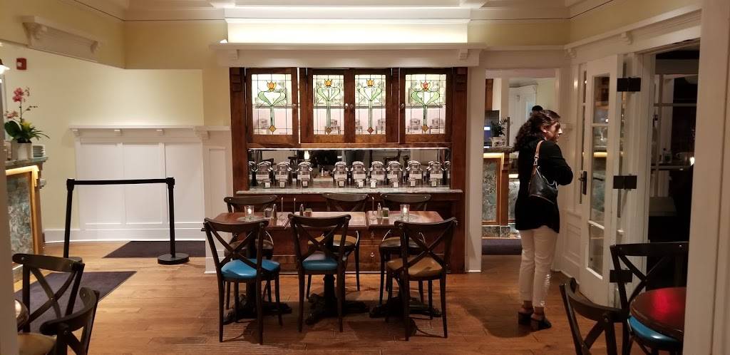 Urth Caffé - Laguna Beach | cafe | 308 N Pacific Coast Hwy, Laguna Beach, CA 92651, USA | 9493768888 OR +1 949-376-8888