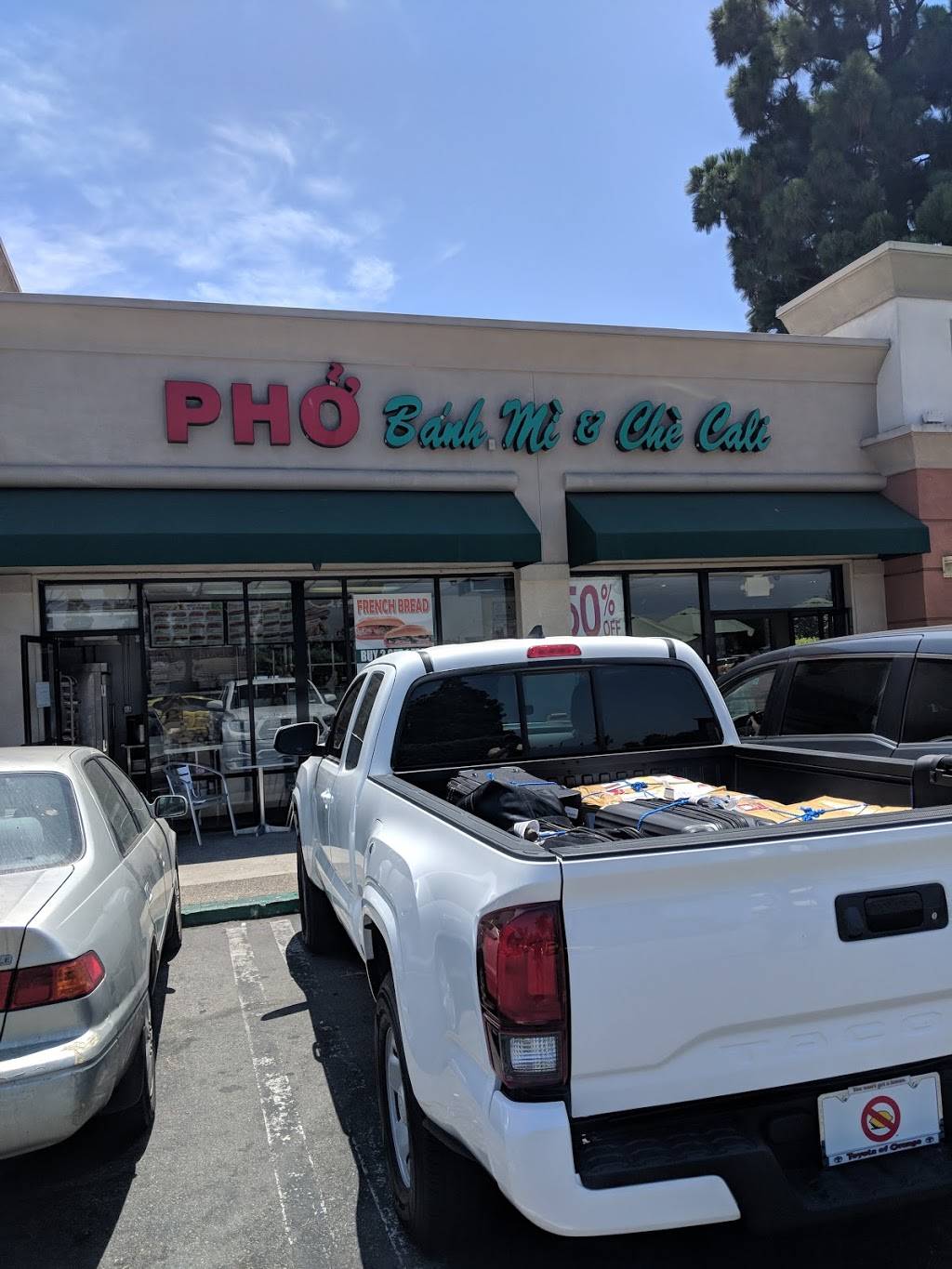 PHO Banh Mi & Che Cali | restaurant | 18122 Brookhurst St, Fountain Valley, CA 92708, USA | 7145936300 OR +1 714-593-6300