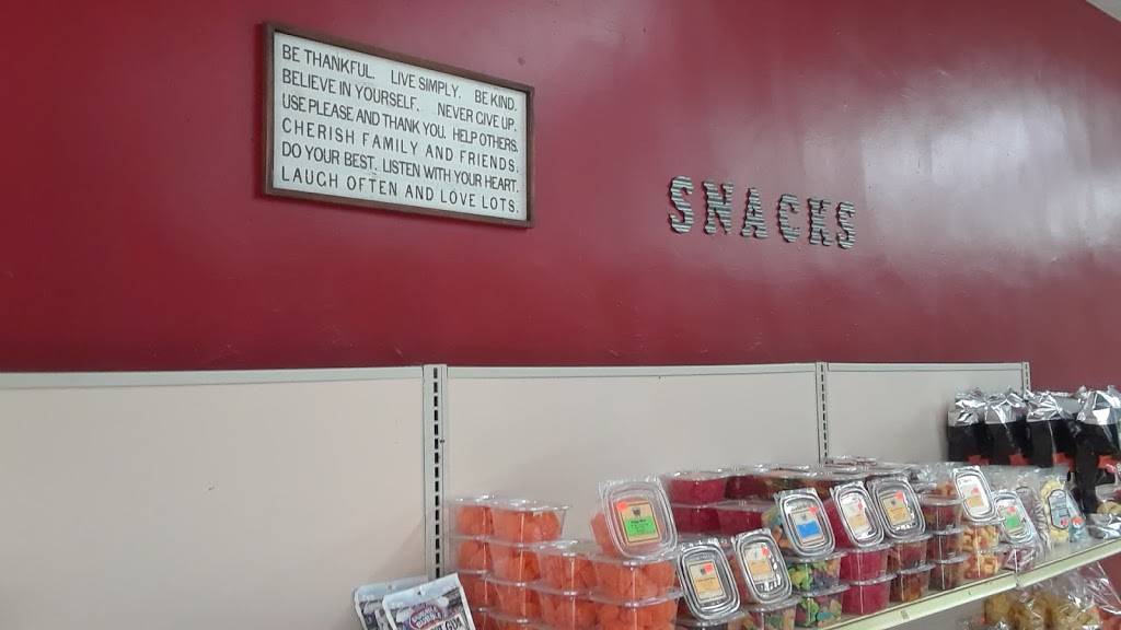 Maple Leaf On Main | restaurant | 201 W Main St, Camden, IN 46917, USA | 5746862123 OR +1 574-686-2123