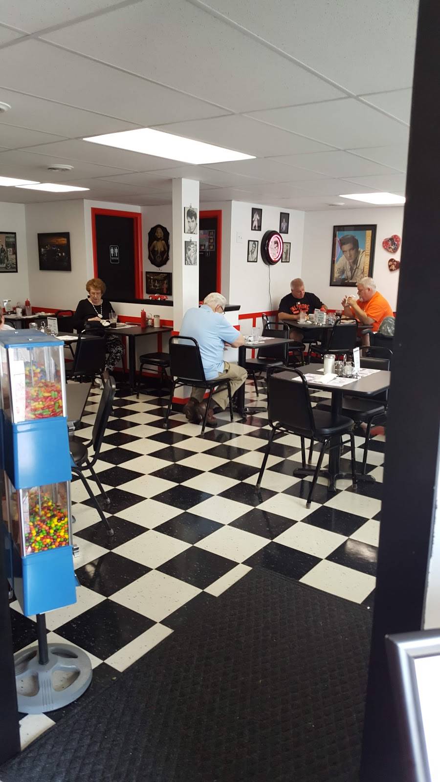 Shirleys Cafe & Grill | restaurant | 522 W Broad St, Linden, MI 48451, USA | 8107356861 OR +1 810-735-6861