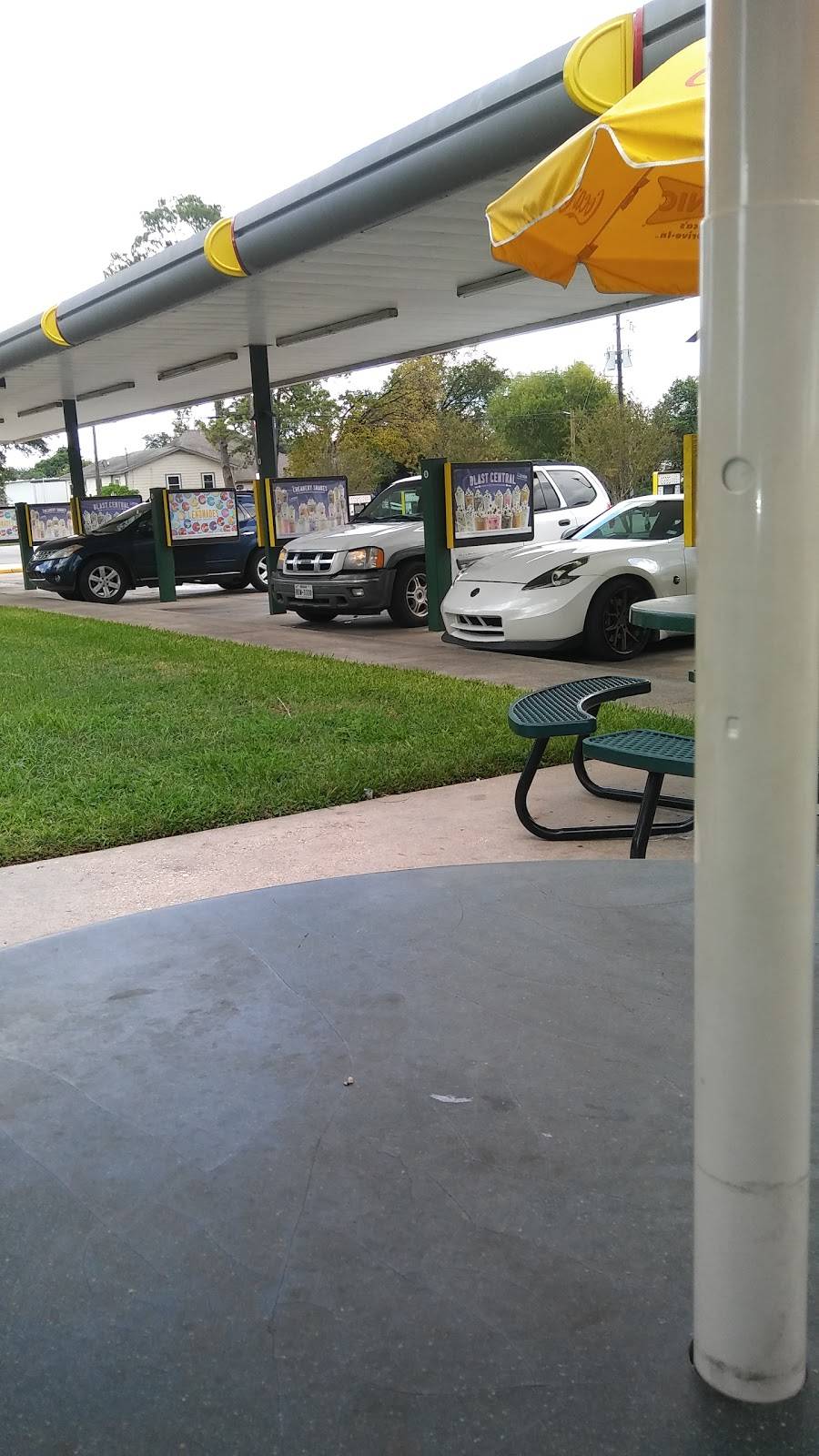 Sonic Drive-In | restaurant | 3711 Little York Rd, Houston, TX 77093, USA | 2814493335 OR +1 281-449-3335