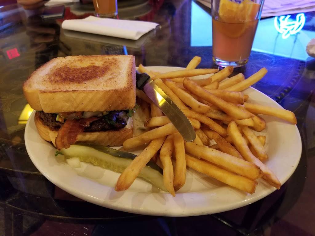 Delongs | restaurant | 201 N Mill St, Pontiac, IL 61764, USA | 8158441983 OR +1 815-844-1983