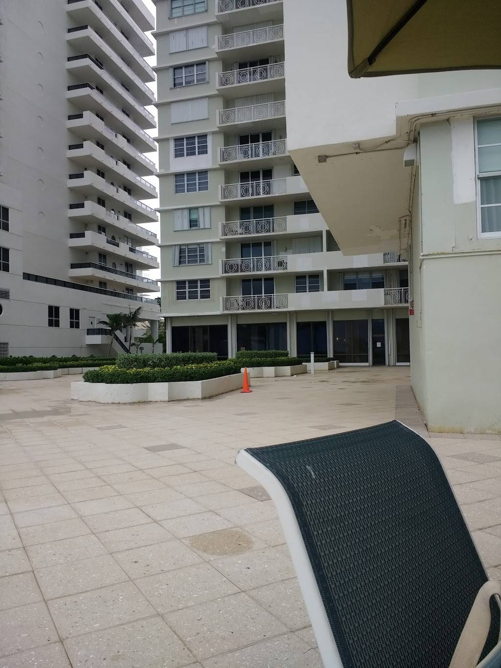 Oli Café | restaurant | 5825 Collins Ave, Miami Beach, FL 33140, USA | 3058682259 OR +1 305-868-2259