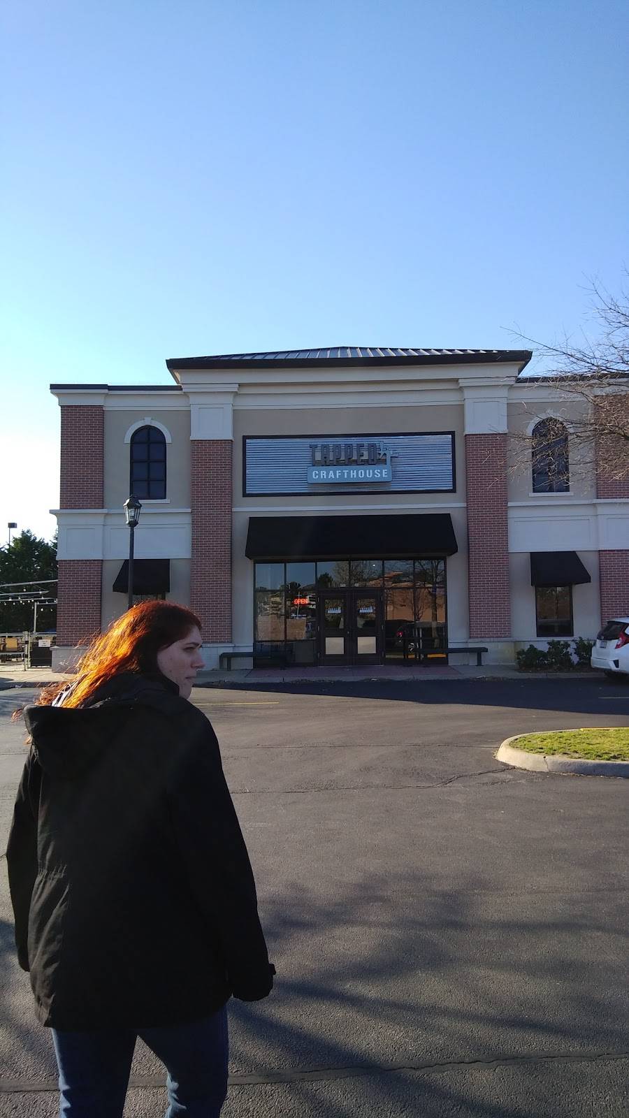 Tapped Crafthouse | restaurant | 2181 Upton Dr STE 400, Virginia Beach, VA 23454, USA | 7574302200 OR +1 757-430-2200