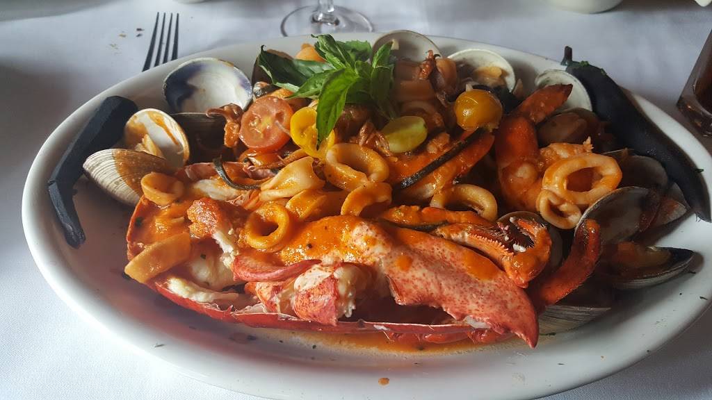 Blackstones Grille | restaurant | 2600 Post Rd, Southport, CT 06890, USA | 2039551470 OR +1 203-955-1470