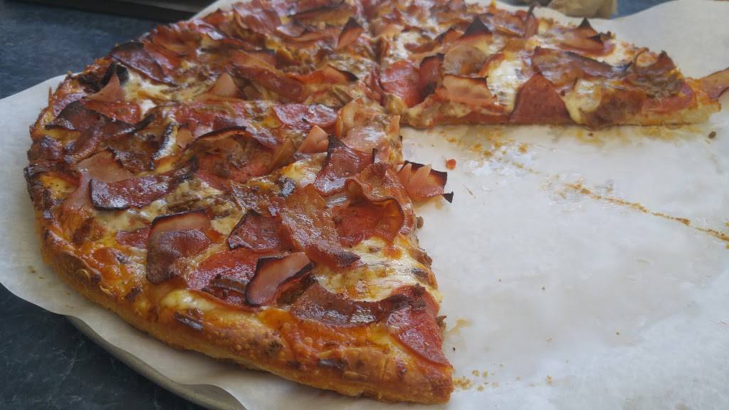 Town Pizza Restaurant | restaurant | 15 Wentworth St, Kittery, ME 03904, USA | 2074391265 OR +1 207-439-1265