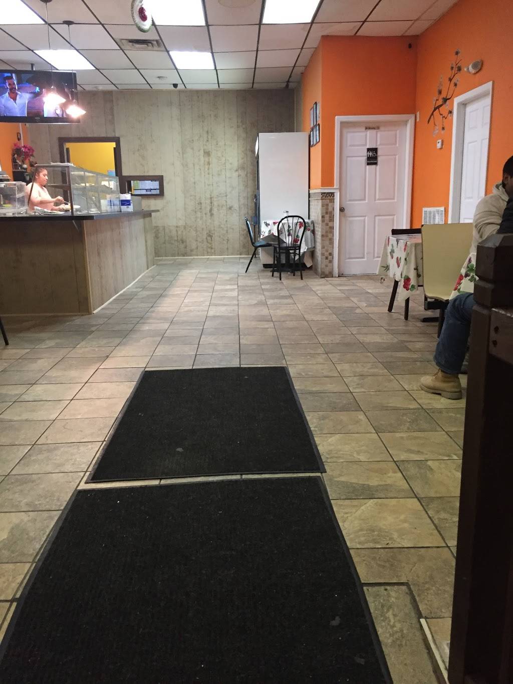 Jalapeños Restaurant | restaurant | 927 Main Ave, Passaic, NJ 07055, USA | 9732467360 OR +1 973-246-7360