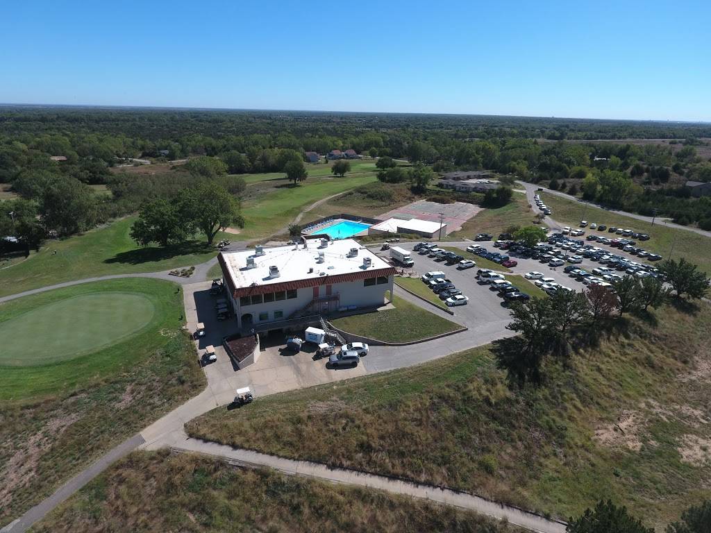 Crazy Horse Sports Club And Golf Course | restaurant | 922 Crazy Horse Rd, Hutchinson, KS 67502, USA | 6206635301 OR +1 620-663-5301