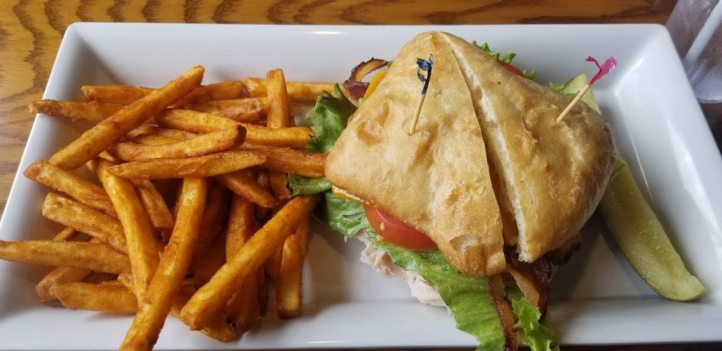 Boat House Pub & Eatery | restaurant | 4917 7th Ave, Kenosha, WI 53140, USA | 2626549922 OR +1 262-654-9922