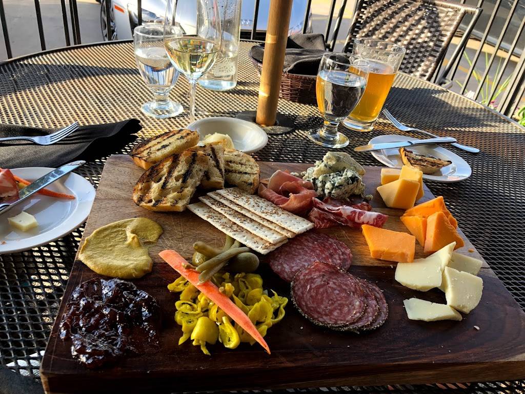 Lukes, A Steak Place | restaurant | 4990 Kipling St #1, Wheat Ridge, CO 80033, USA | 3034223300 OR +1 303-422-3300