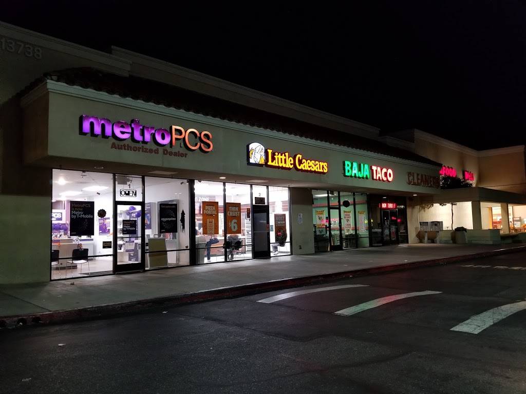 Little Caesars Pizza | meal takeaway | 13738 Bear Valley Rd, Victorville, CA 92392, USA | 7602415223 OR +1 760-241-5223